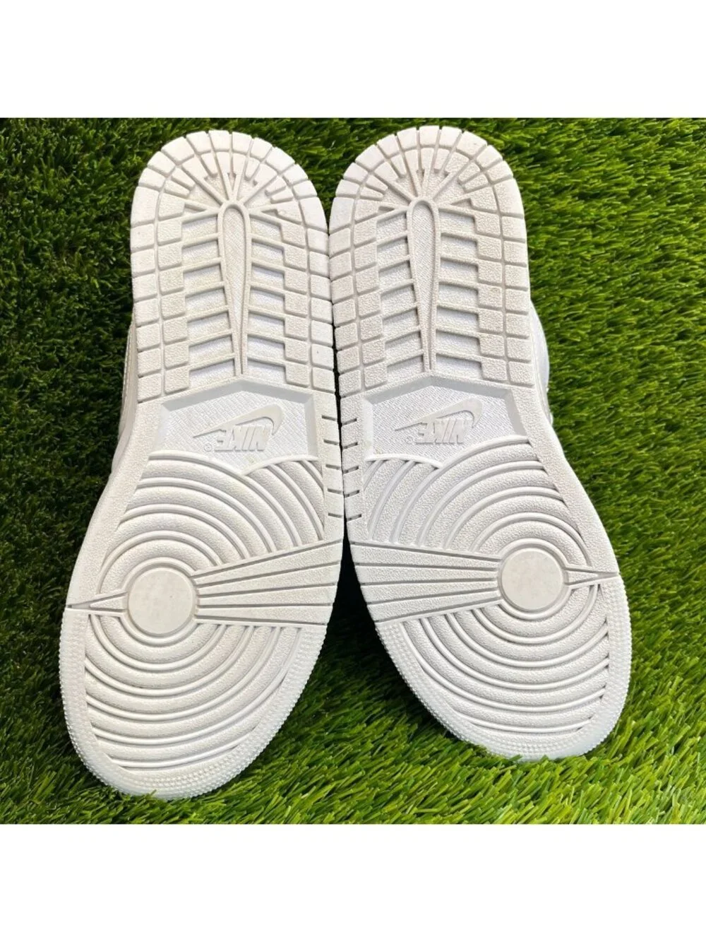 Nike Air Jordan 1 Low Womens Size 8 Triple White Athletic Leather Shoes Sneakers